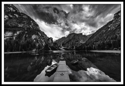 Alpsjö svart/vit 50x70