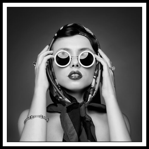 Tavla Modell i solglasögon