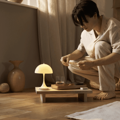 Louis Poulsen Panthella 160 Portable v3 bordslampa Opal beige