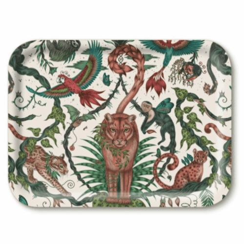 Handgjord bricka "Bosque Dreams / Ivory" av Emma J Shipley i FSC-certifierat skandinaviskt björkfanér, tillverkad på Öland. Fantasifull design i elfenbenstoner. Tål maskindisk.