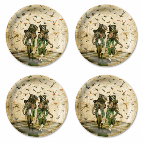 ChatGPT sade: Glasunderlägg Maggie Taylor The Bird Watchers, handgjorda i FSC-certifierat skandinaviskt björkträ på Öland, 4-pack, diameter 11 cm, med färgstarkt surrealistiskt motiv.