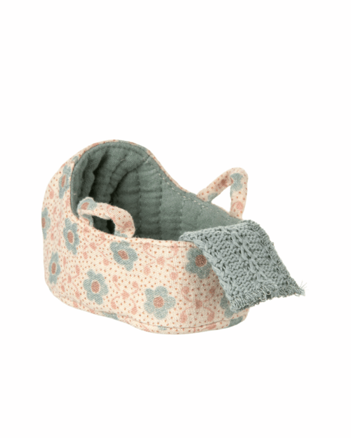 Maileg Baby Mus – Blå Liggvagn / Bärbar Barnvagn 6 cm